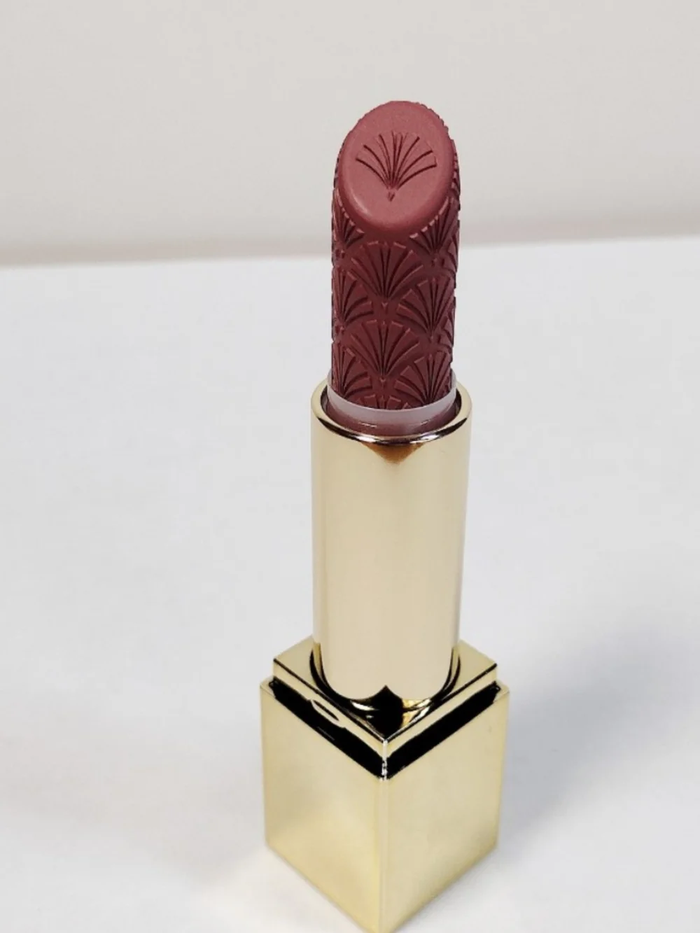 Estée Lauder Embossed Limited Edition Lipstick in Strictly Confidential NWOB